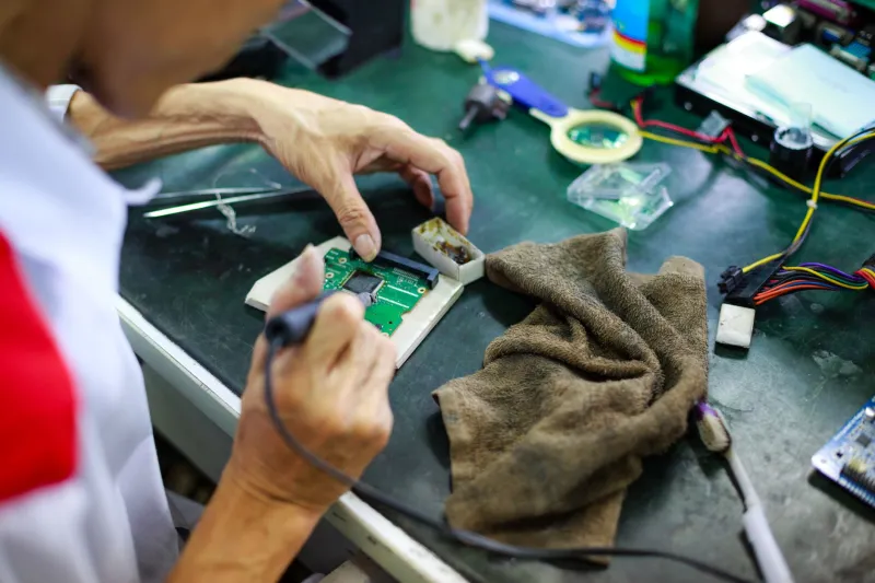 Pocket Scopes and Penny Pinching: What a $30 Oscilloscope Can (and Absolutely Cannot) Do